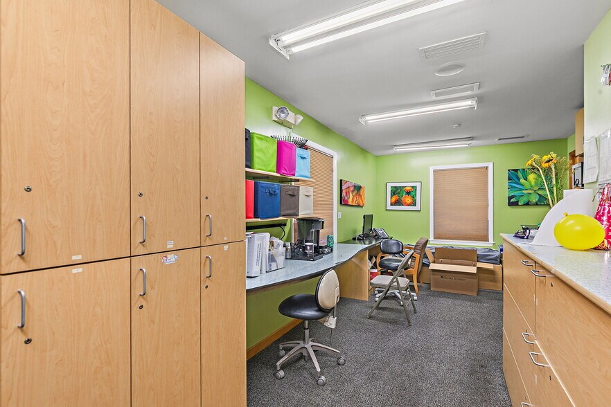 More Photos Of 712 W Main St, West Dundee Medical For Sale