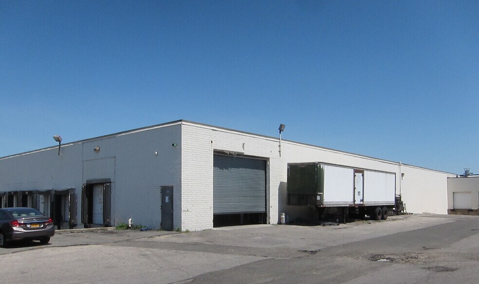 More Photos Of 7 Sidney Ct, Lindenhurst Warehouse For Sale