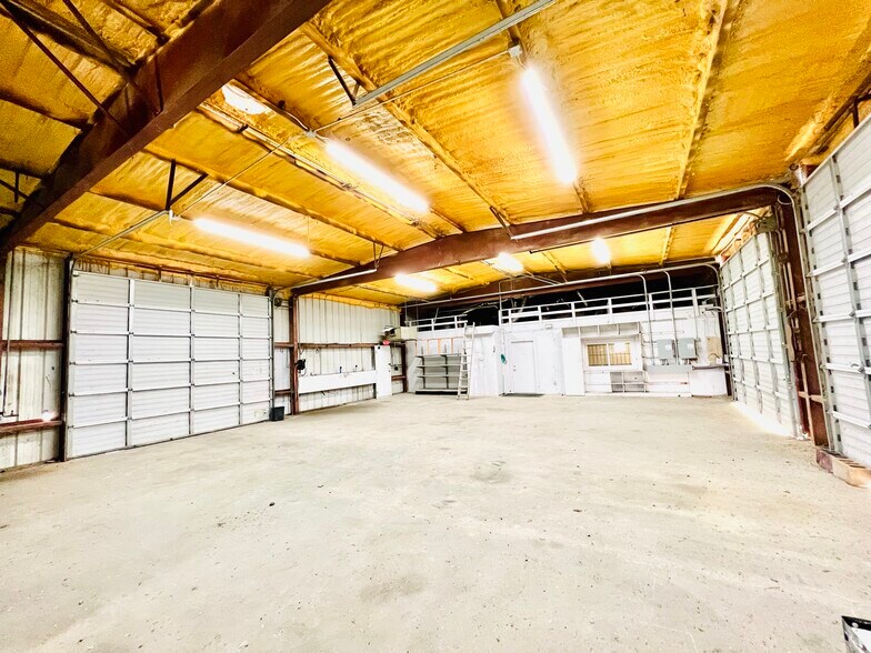 More Photos Of 4512 S Highway 35, Alvin Light Manufacturing For Lease