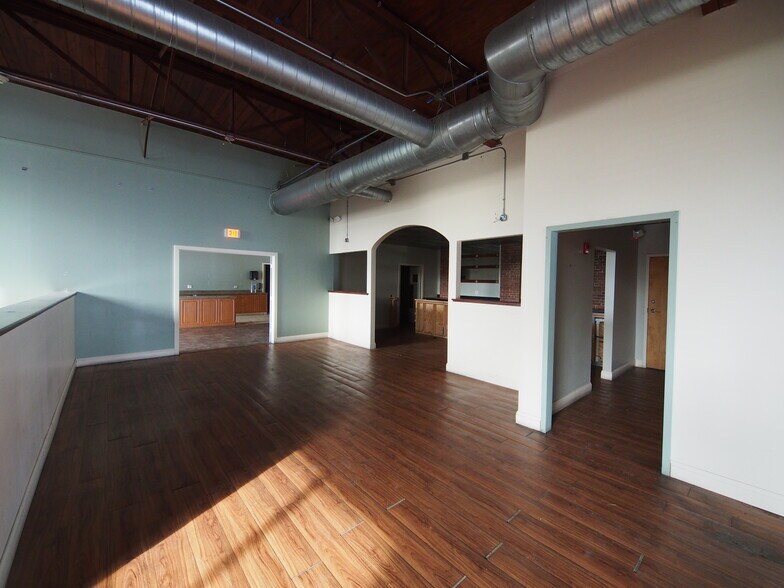 More Photos Of 180 Amity Rd, Woodbridge Freestanding For Lease