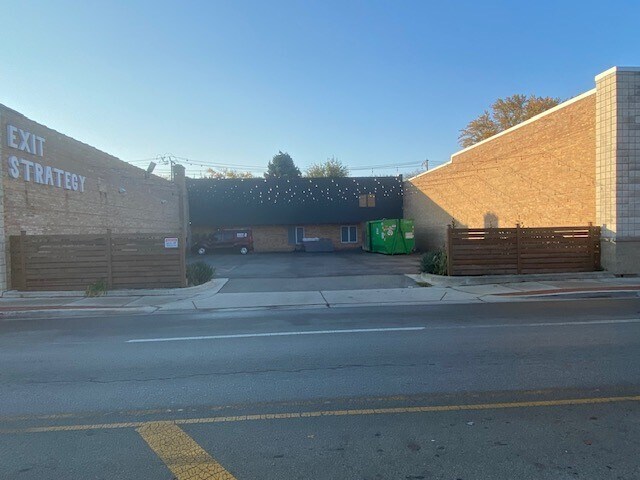 More Photos Of 7700 W Madison St, Forest Park Flex For Lease