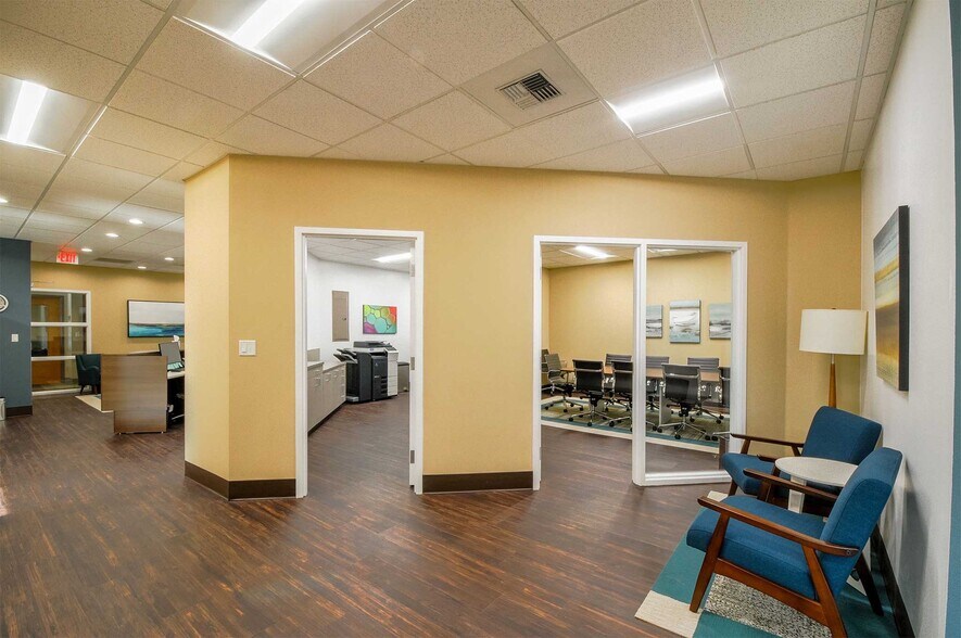 More Photos Of 698 12th St SE, Salem Office For Lease