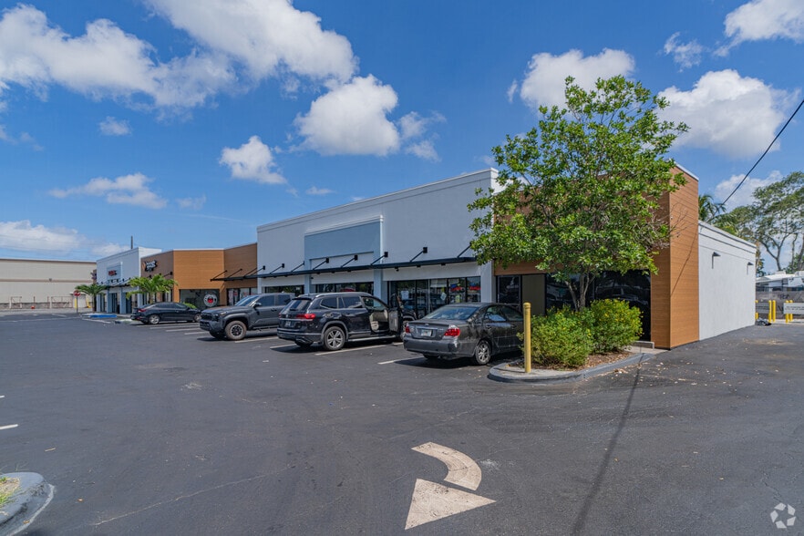 Primary Photo Of 2152-2192 W Oakland Park Blvd, Oakland Park Storefront For Lease