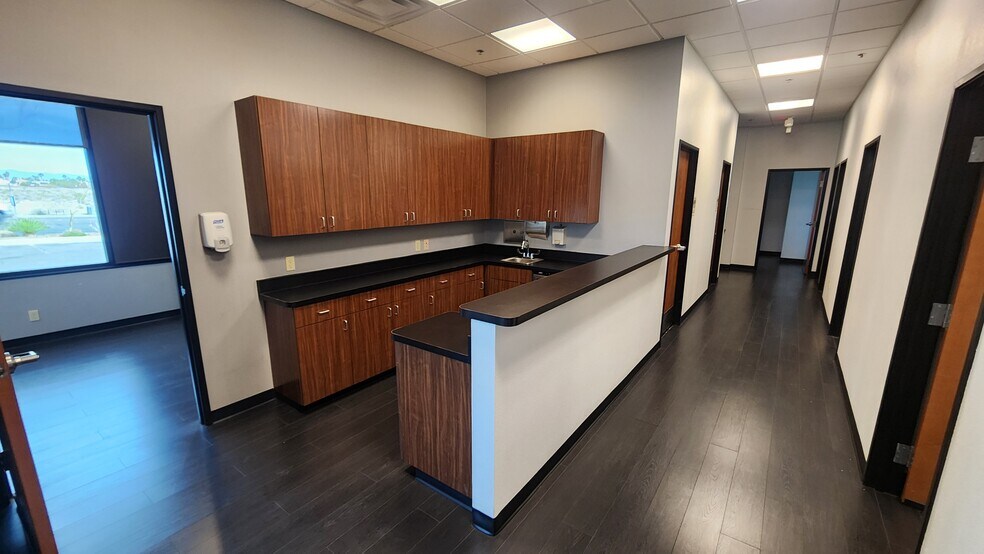 More Photos Of 8845 W Flamingo Rd, Las Vegas Medical For Lease