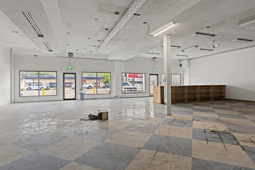 More Photos Of 4216 25 Av, Vernon Industrial For Lease