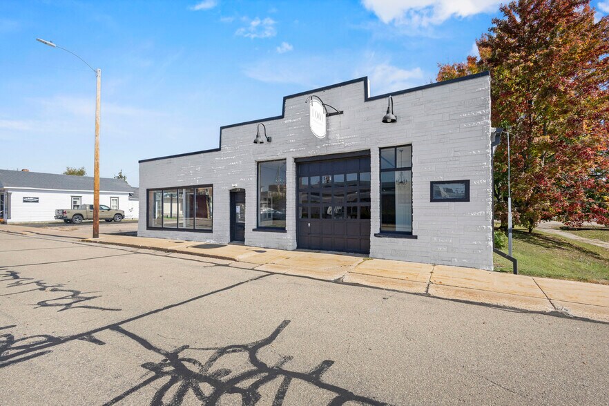 More Photos Of 219 Jefferson St, Waupaca Storefront Retail Office For Sale