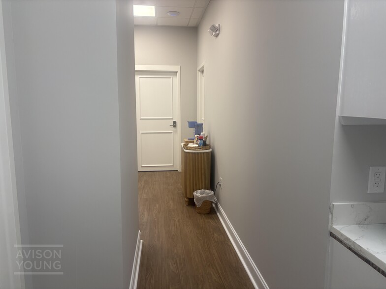 More Photos Of 234 Seven Farms Dr, Daniel Island Loft Creative Space For Lease
