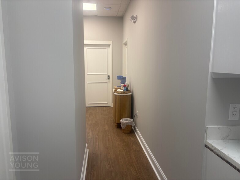 More Photos Of 234 Seven Farms Dr, Daniel Island Loft Creative Space For Lease