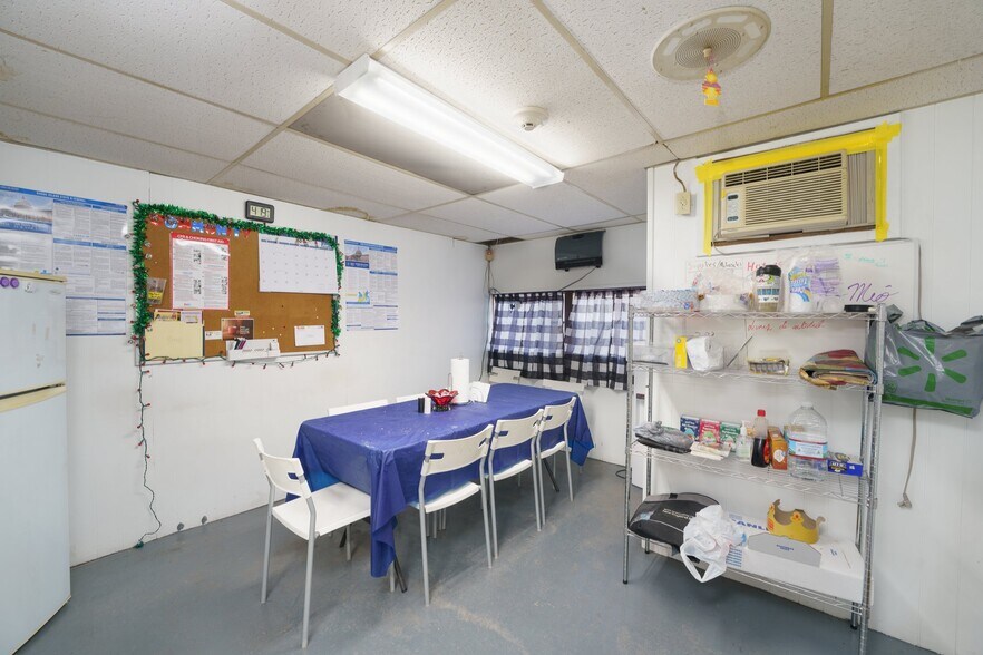 More Photos Of 15 York Ave, Pawtucket Auto Repair For Sale