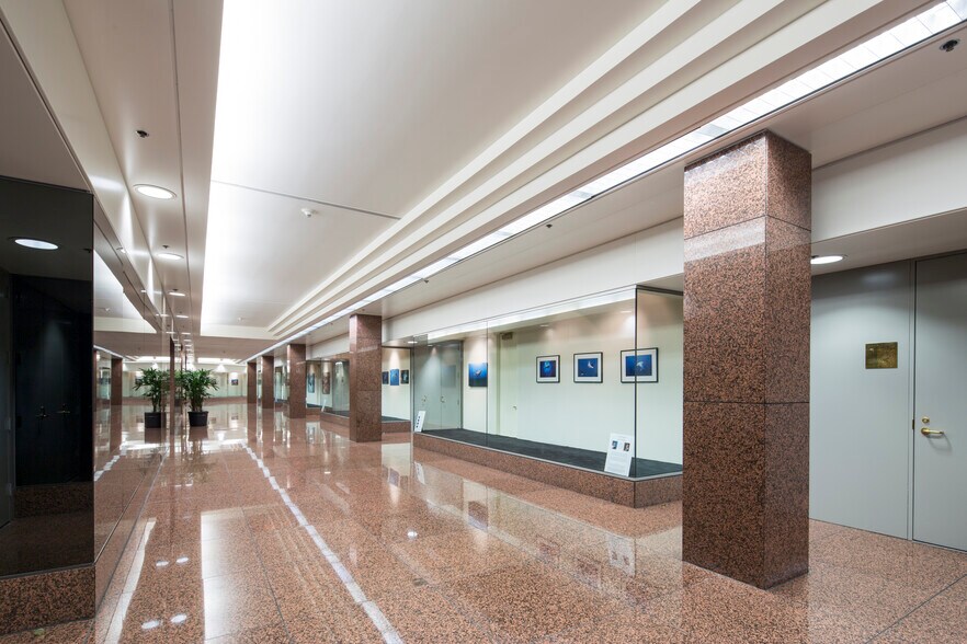 More Photos Of 15821 Ventura Blvd, Encino Office For Lease