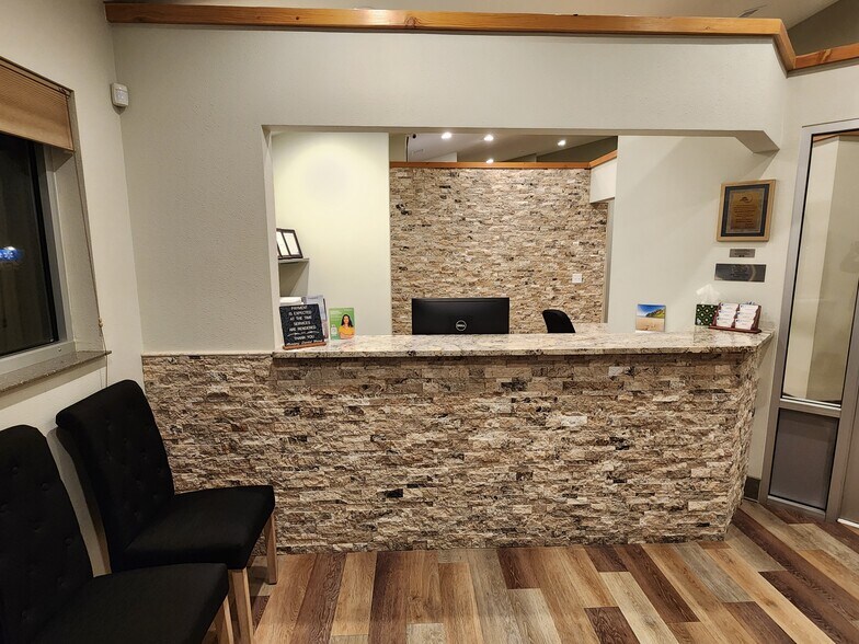 More Photos Of 688 Del Sol Dr, Alamosa Medical For Sale