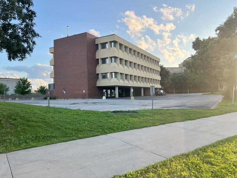 More Photos Of 300 3rd Ave SE, Rochester Medical For Sale