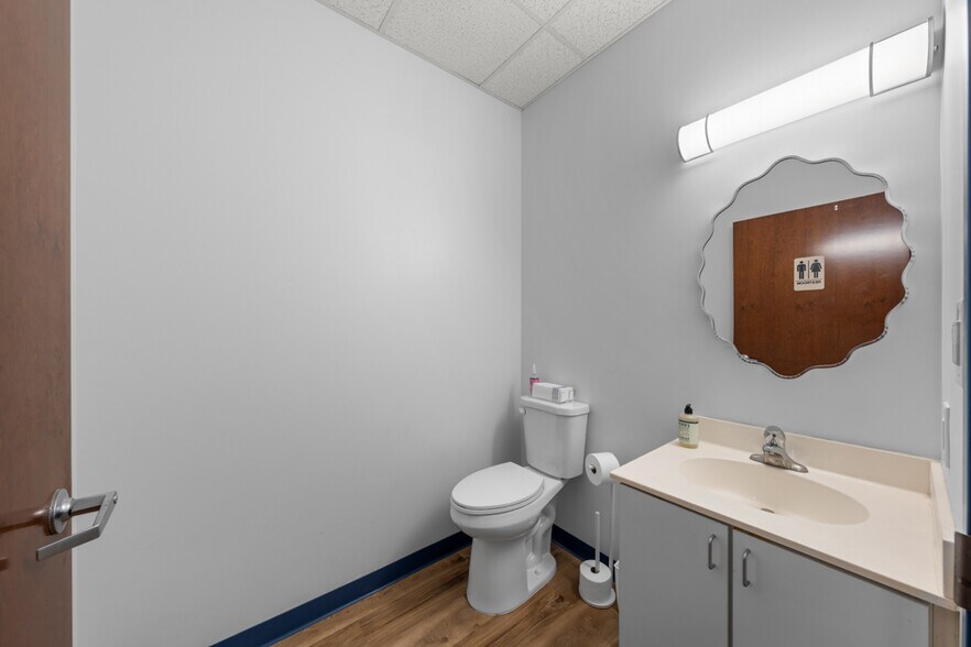 More Photos Of 312-326 Cloister Ct, Chapel Hill Office For Lease