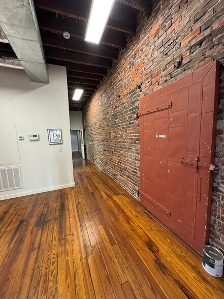 More Photos Of 109-111 N State St, Jackson Loft Creative Space For Lease