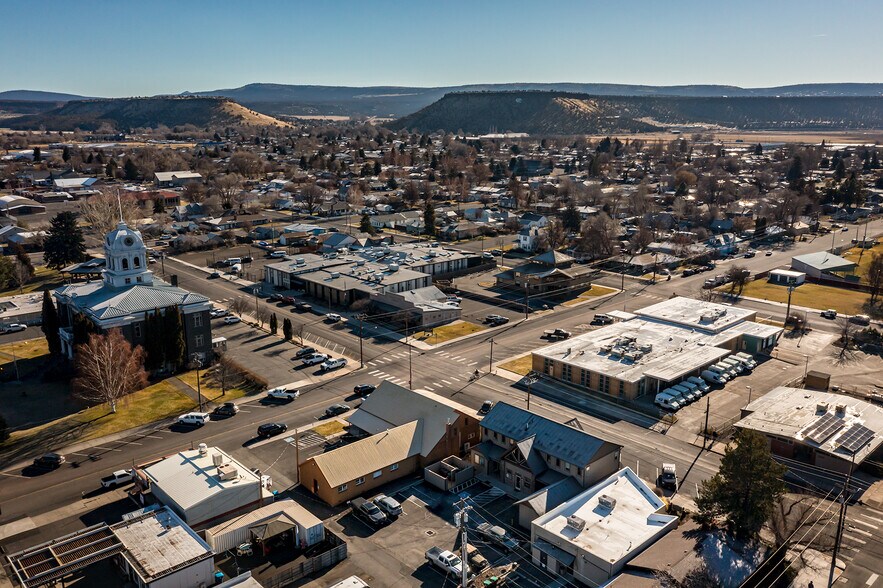 More Photos Of 267 NE 2nd St, Prineville Office For Lease