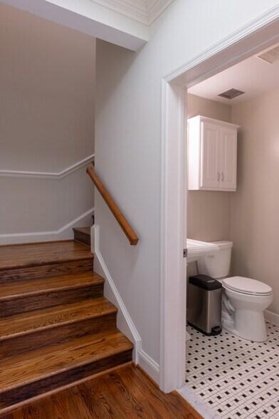 More Photos Of 10470-10476 Armstrong St, Fairfax Medical For Sale