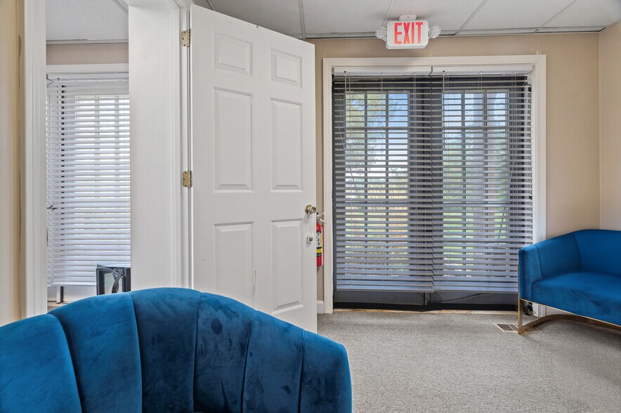 More Photos Of 2 Douglas Pike, Smithfield Office For Sale