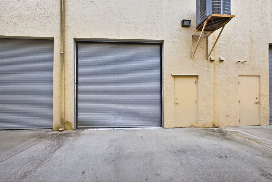 More Photos Of 3097-3117 SE Gran Park Way, Stuart Light Manufacturing For Sale