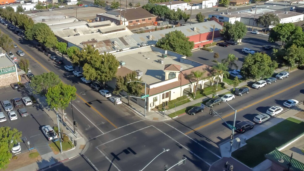 Primary Photo Of 100 S Santa Fe St, Visalia Medical For Sale