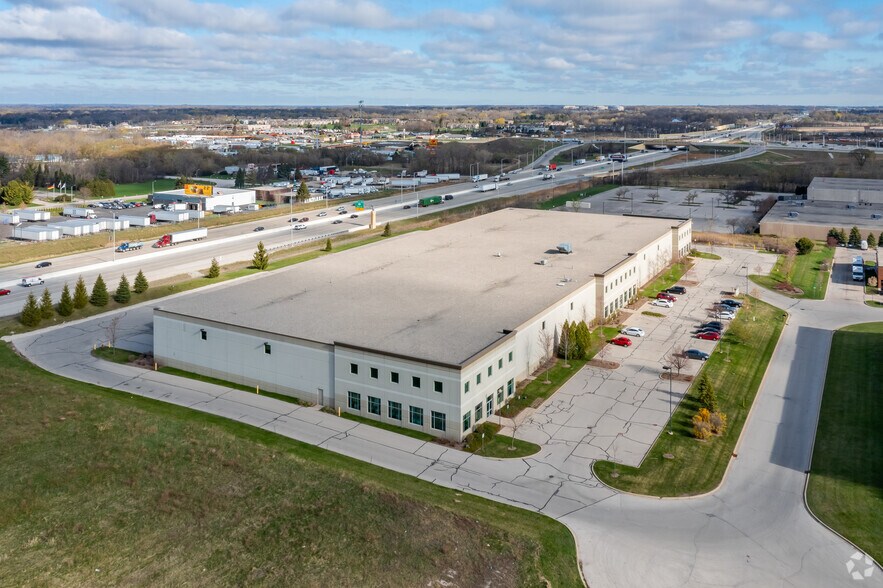 More Photos Of 9875 S Stern St, Oak Creek Warehouse For Lease
