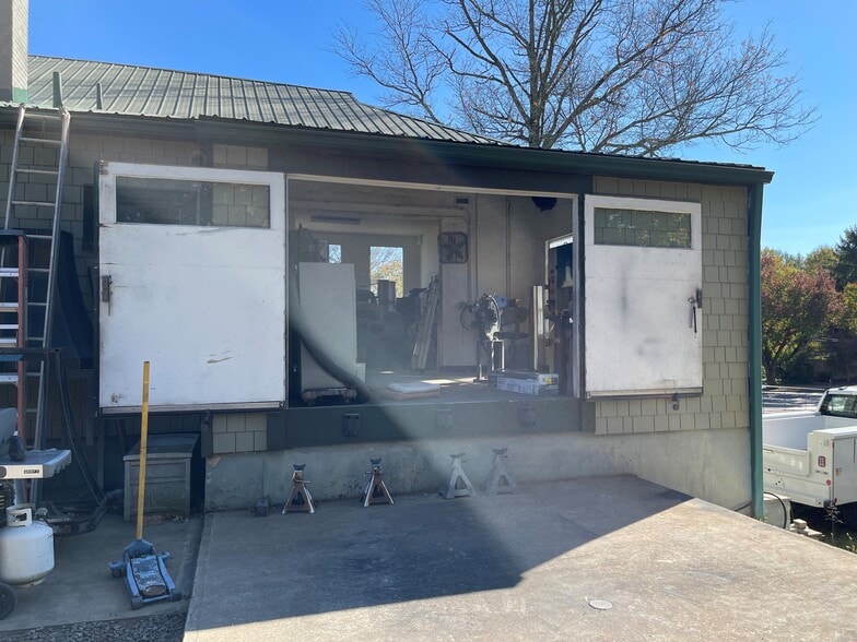 More Photos Of 20 Model Ave, Hopewell Flex For Sale