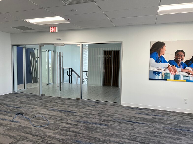 More Photos Of 5405 Diplomat Cir, Orlando Loft Creative Space For Lease