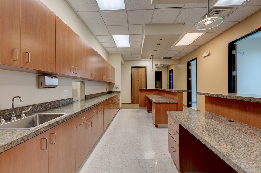 More Photos Of 7220 S Cimarron Rd, Las Vegas Medical For Sale