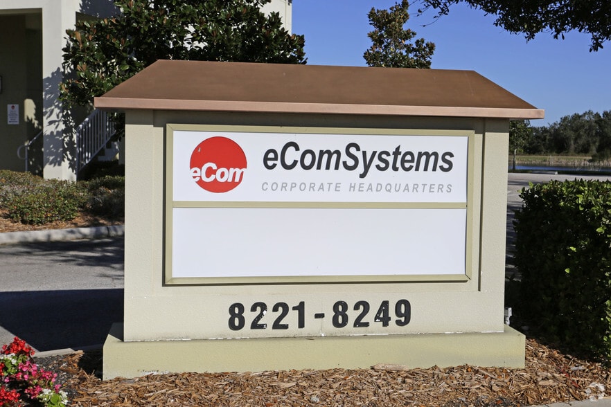 More Photos Of 8221-8249 Vicela Dr, Sarasota Office For Sale