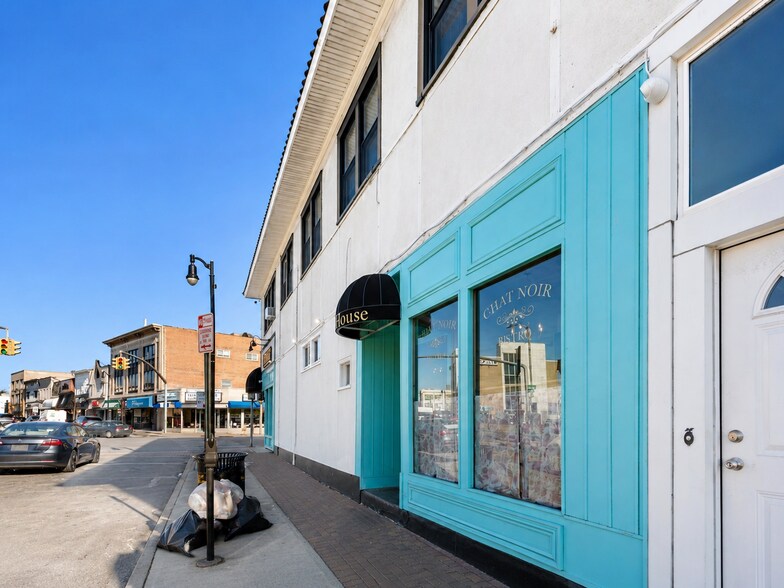 More Photos Of 228 Merrick Rd, Rockville Centre Storefront Retail Residential For Lease