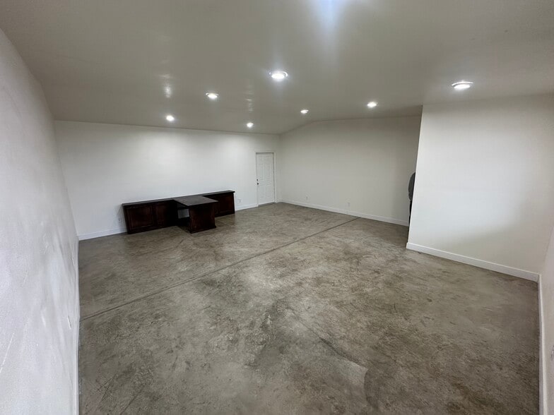 More Photos Of 10150 Mingo Rd, Galt Warehouse For Lease