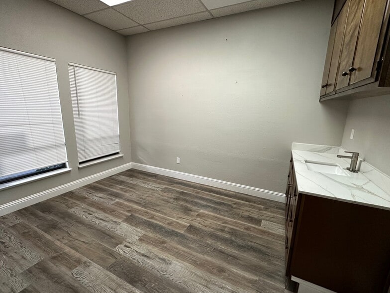 More Photos Of 1746 Grand Canal Blvd, Stockton Office For Lease