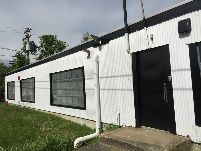 More Photos Of 73 Neale Rd, Vienna Warehouse For Lease
