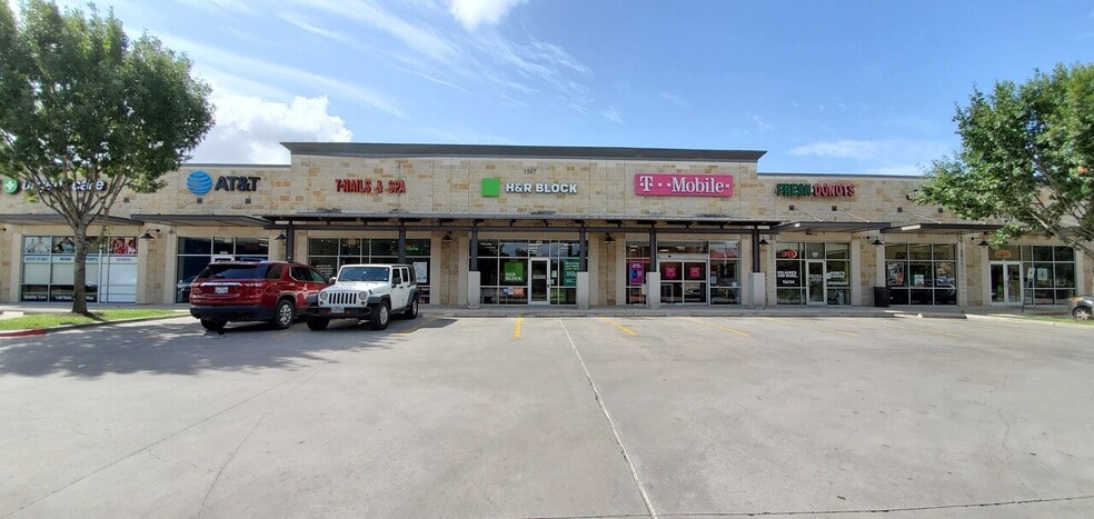 More Photos Of 550 Old San Antonio Rd, Buda Unknown For Lease