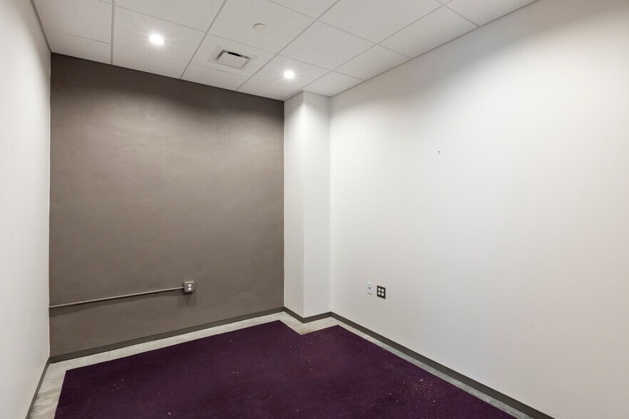 More Photos Of 640 Magazine St, New Orleans Hospitality For Lease