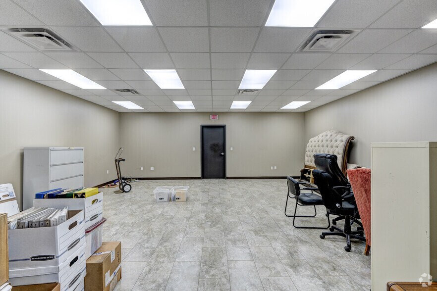 More Photos Of 13802 Furman Rd, Houston Warehouse For Lease