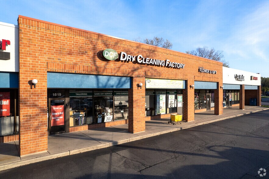 More Photos Of 1803-1837 Waukegan Rd, Glenview Unknown For Lease