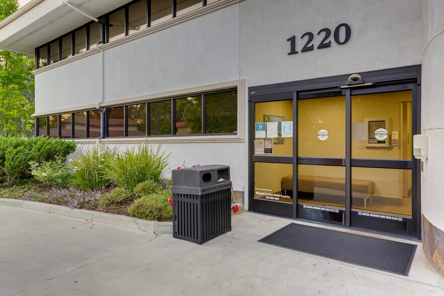 More Photos Of 1220 La Venta Dr, Westlake Village Medical For Lease