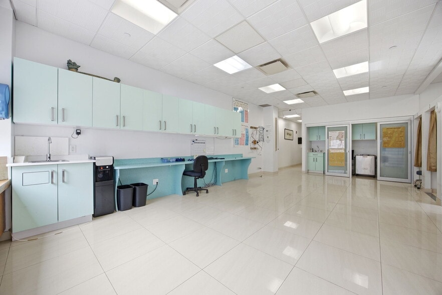 More Photos Of 139 Centre St, New York Medical For Sale