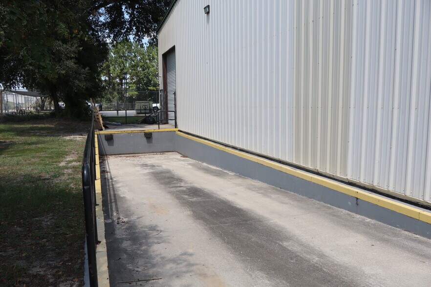 More Photos Of 250 Ram Blvd, Midway Warehouse For Lease