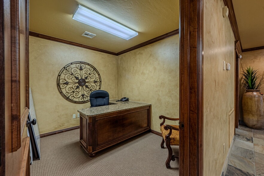 More Photos Of 1530 SW 89th St, Oklahoma City Office For Sale
