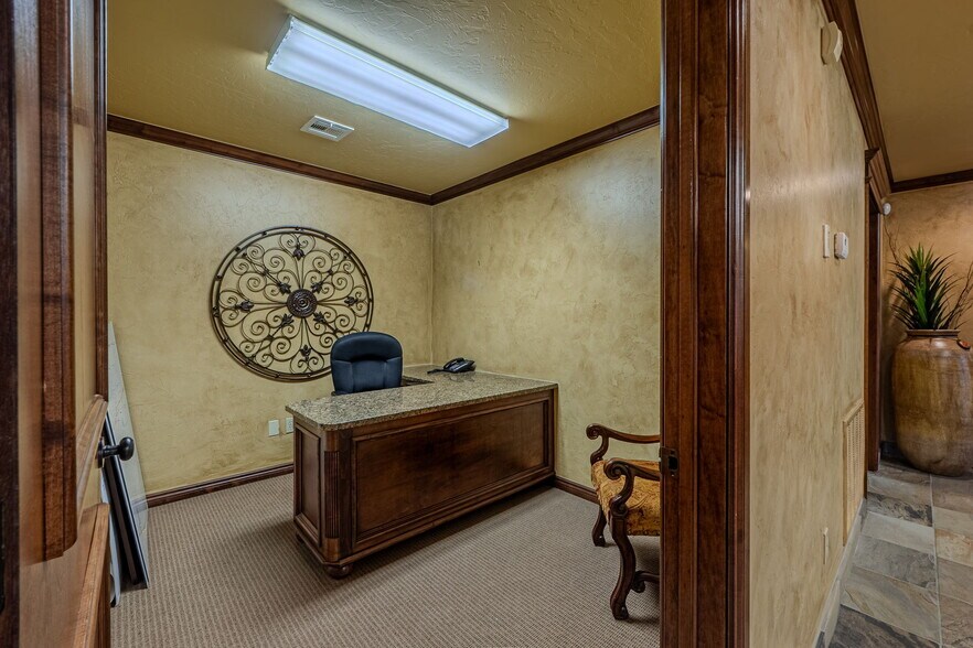 More Photos Of 1530 SW 89th St, Oklahoma City Office For Sale