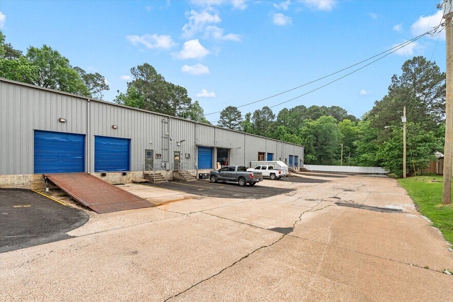More Photos Of 5905 Financial Plz, Shreveport Warehouse For Lease