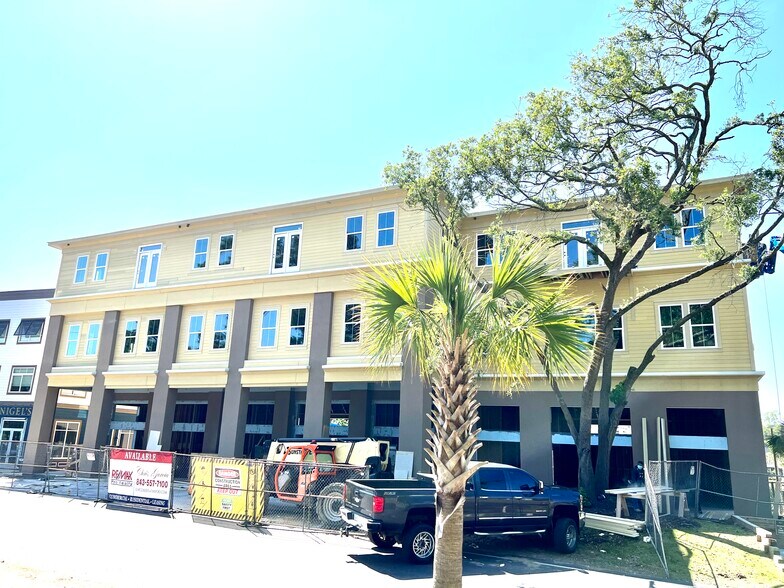 More Photos Of 9000 Bowen Pier Dr, Hanahan Storefront Retail Office For Lease
