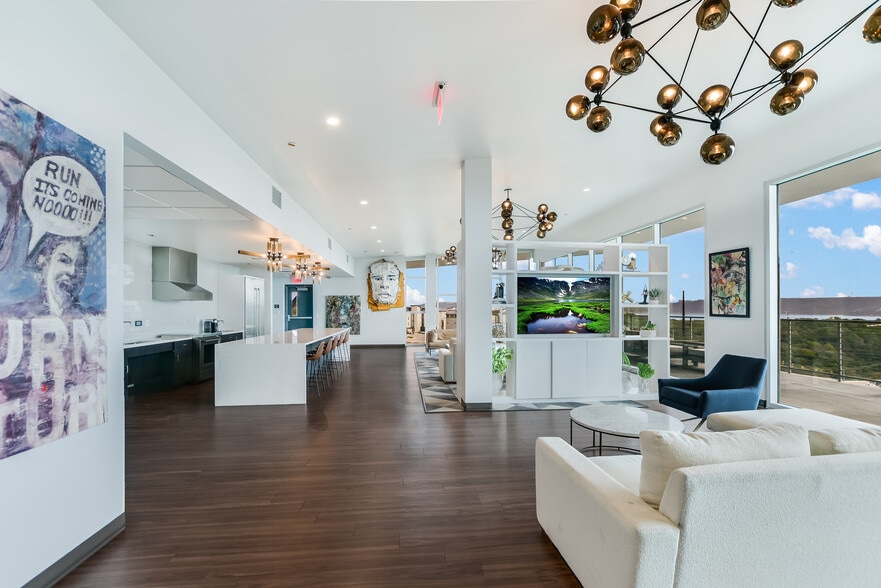 More Photos Of 4229 North FM 620, Austin Flex For Sale