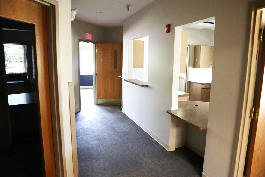 More Photos Of 230-270 E Day Rd, Mishawaka Medical For Lease