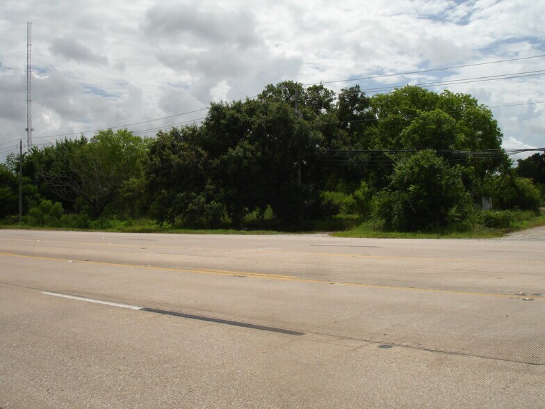 More Photos Of 3207 W Parkwood Ave, Friendswood Land For Sale