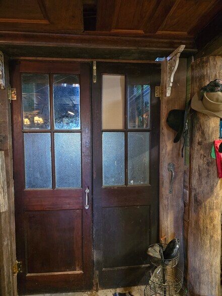 More Photos Of 111 Salvage Way, Luling Office For Sale