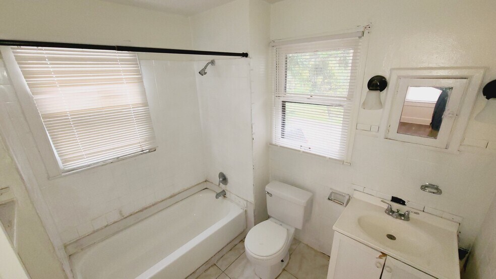 More Photos Of 308 Adeline St, Daytona Beach Apartments For Sale