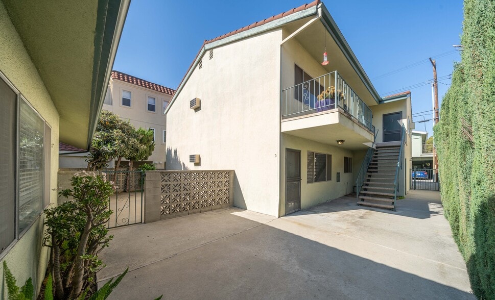 More Photos Of 723 E Tujunga Ave, Burbank Multifamily For Sale