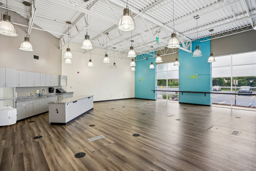 More Photos Of 3355 Walker Ave NW, Grand Rapids Office For Lease